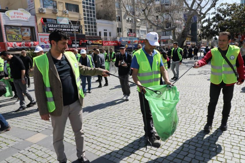 EDREMİT BELEDİYESİ SİGARA İZMARİTİ TOPLAMA KAMPANYASI BAŞLATTI