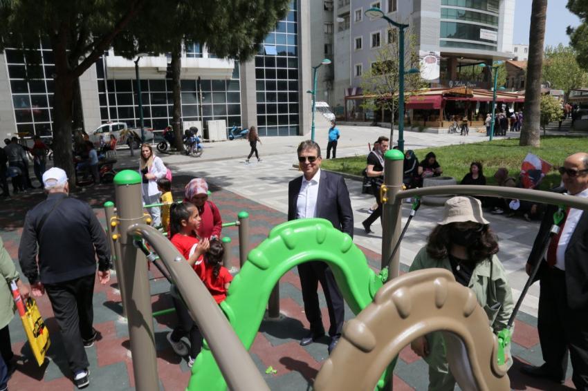 EDREMİT'TE 23 NİSAN ÇOCUK ŞENLİĞİNE YOĞUN İLGİ