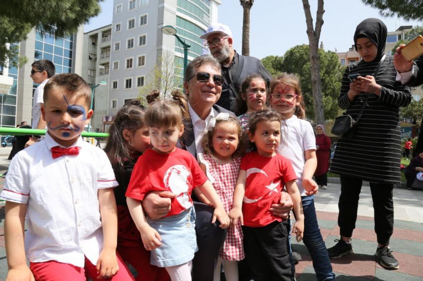 EDREMİT'TE 23 NİSAN ÇOCUK ŞENLİĞİNE YOĞUN İLGİ