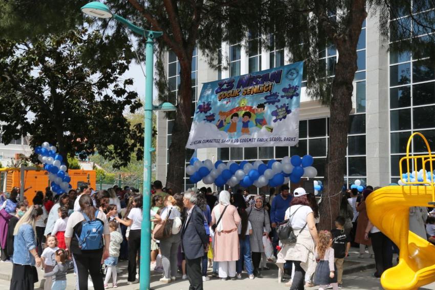 EDREMİT'TE 23 NİSAN ÇOCUK ŞENLİĞİNE YOĞUN İLGİ