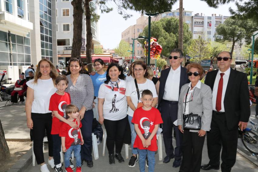 EDREMİT'TE 23 NİSAN ÇOCUK ŞENLİĞİNE YOĞUN İLGİ