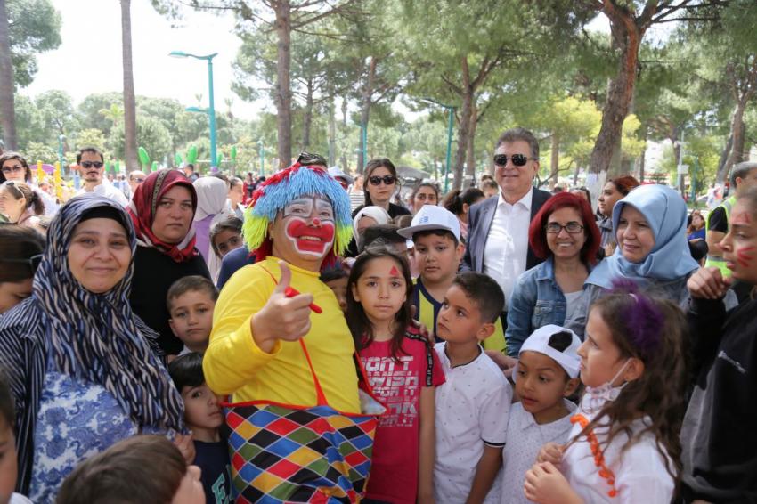 EDREMİT'TE 23 NİSAN ÇOCUK ŞENLİĞİNE YOĞUN İLGİ