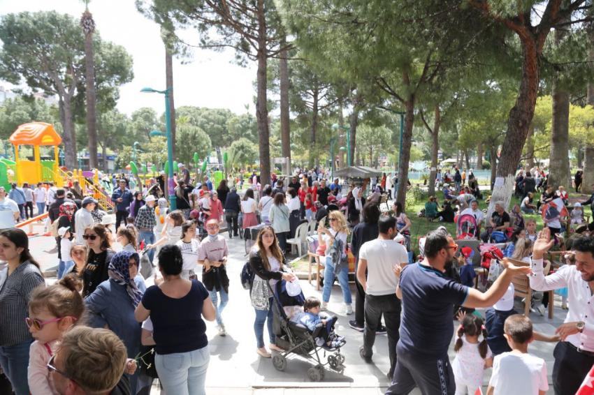 EDREMİT'TE 23 NİSAN ÇOCUK ŞENLİĞİNE YOĞUN İLGİ