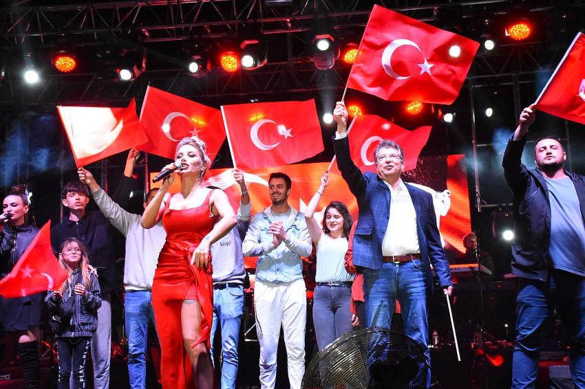 EDREMIT’TE COŞKULU 19 MAYIS KUTLAMASI