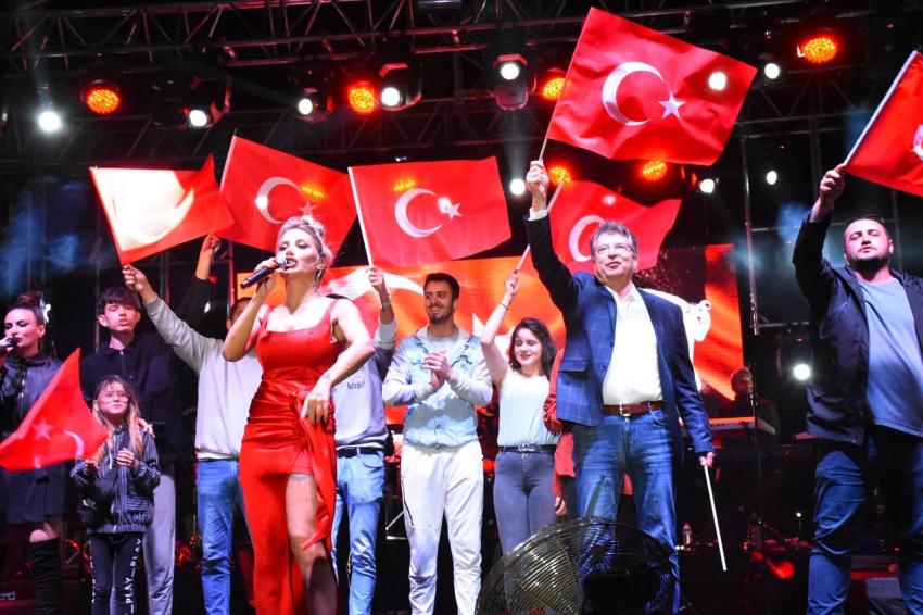 EDREMIT’TE COŞKULU 19 MAYIS KUTLAMASI