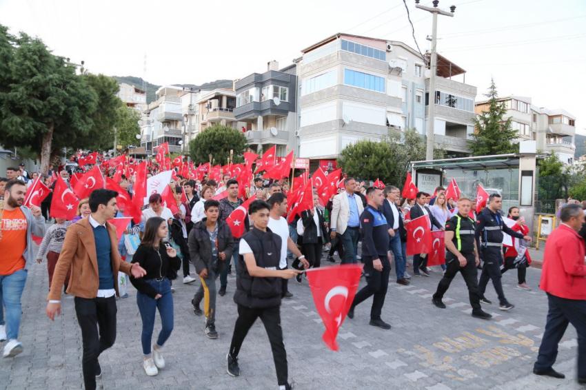 EDREMIT’TE COŞKULU 19 MAYIS KUTLAMASI