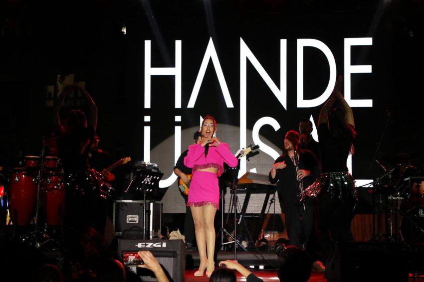 FENER ALAYI VE HANDE ÜNSAL KONSERİNE YOĞUN İLGİ