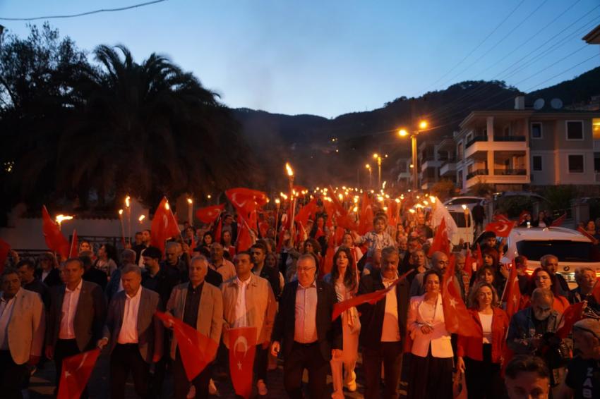 FENER ALAYI VE HANDE ÜNSAL KONSERİNE YOĞUN İLGİ