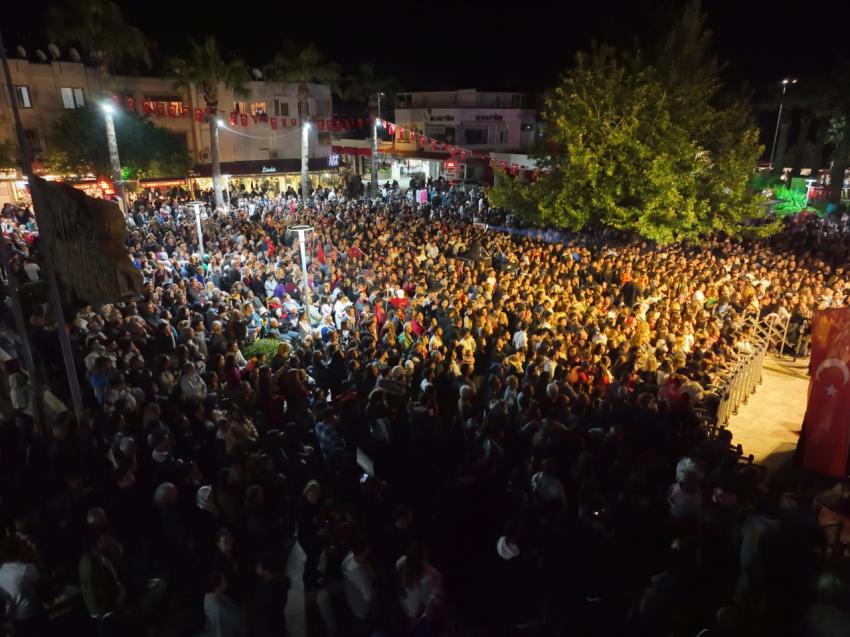 FENER ALAYI VE HANDE ÜNSAL KONSERİNE YOĞUN İLGİ