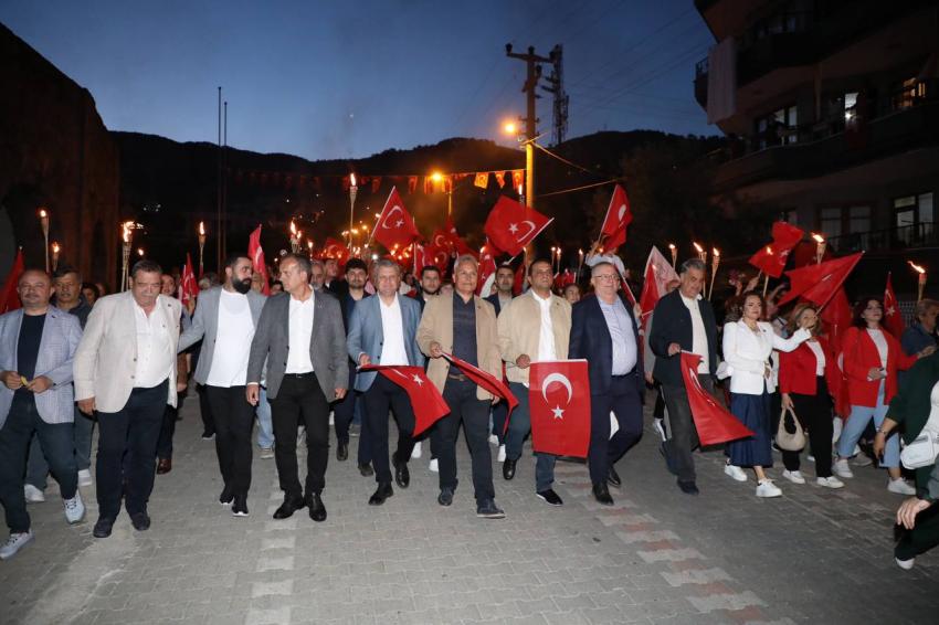 FENER ALAYI VE HANDE ÜNSAL KONSERİNE YOĞUN İLGİ