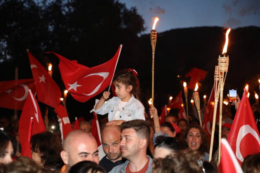 FENER ALAYI VE HANDE ÜNSAL KONSERİNE YOĞUN İLGİ