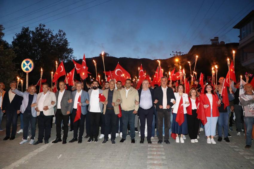 FENER ALAYI VE HANDE ÜNSAL KONSERİNE YOĞUN İLGİ