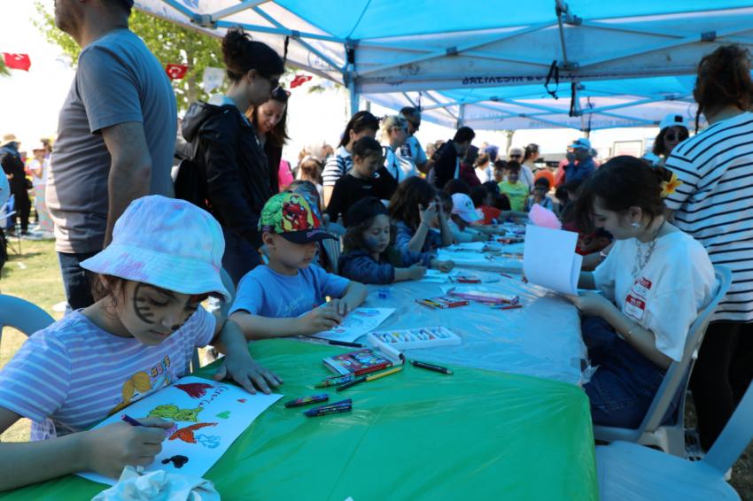 25. UÇURTMA ŞENLİĞİ’NDE BİNLERCE UÇURTMA GÖKYÜZÜNE UÇTU