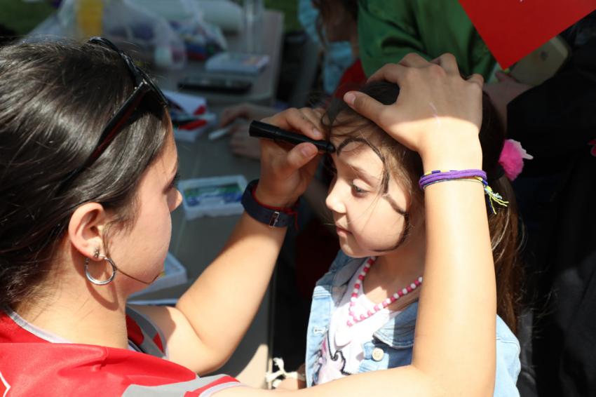 25. UÇURTMA ŞENLİĞİ’NDE BİNLERCE UÇURTMA GÖKYÜZÜNE UÇTU