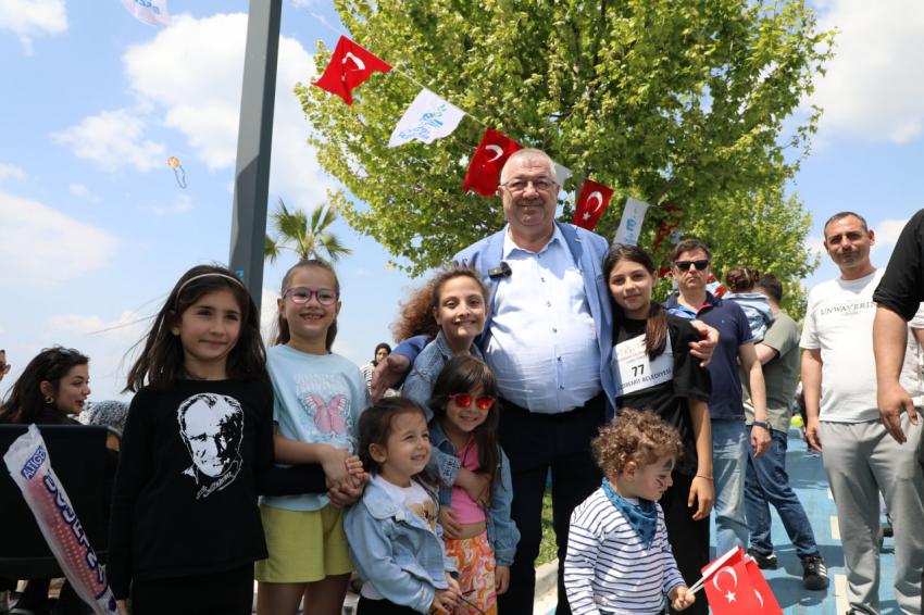 25. UÇURTMA ŞENLİĞİ’NDE BİNLERCE UÇURTMA GÖKYÜZÜNE UÇTU