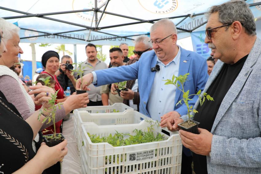 25. UÇURTMA ŞENLİĞİ’NDE BİNLERCE UÇURTMA GÖKYÜZÜNE UÇTU