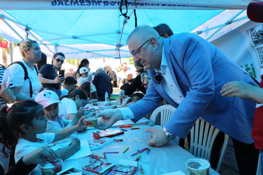 25. UÇURTMA ŞENLİĞİ’NDE BİNLERCE UÇURTMA GÖKYÜZÜNE UÇTU