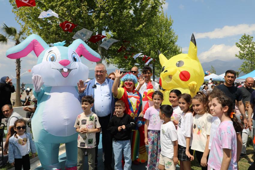 25. UÇURTMA ŞENLİĞİ’NDE BİNLERCE UÇURTMA GÖKYÜZÜNE UÇTU