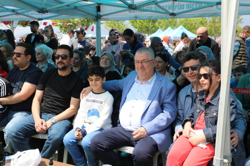 25. UÇURTMA ŞENLİĞİ’NDE BİNLERCE UÇURTMA GÖKYÜZÜNE UÇTU