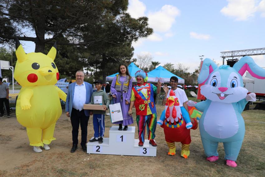 25. UÇURTMA ŞENLİĞİ’NDE BİNLERCE UÇURTMA GÖKYÜZÜNE UÇTU