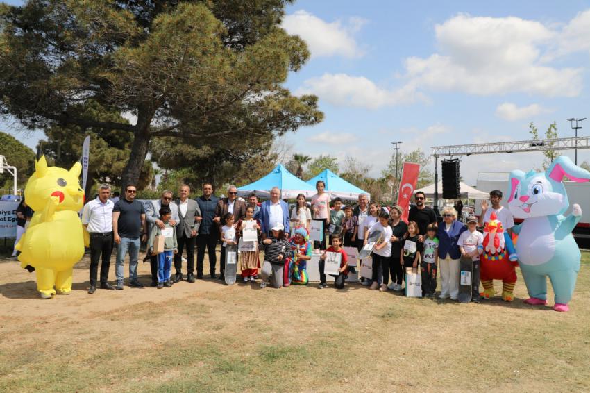 25. UÇURTMA ŞENLİĞİ’NDE BİNLERCE UÇURTMA GÖKYÜZÜNE UÇTU