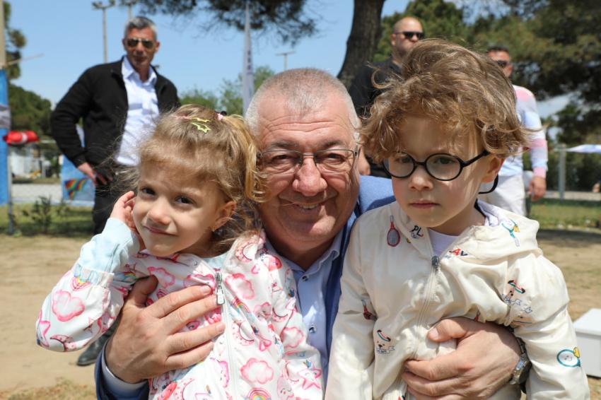 25. UÇURTMA ŞENLİĞİ’NDE BİNLERCE UÇURTMA GÖKYÜZÜNE UÇTU