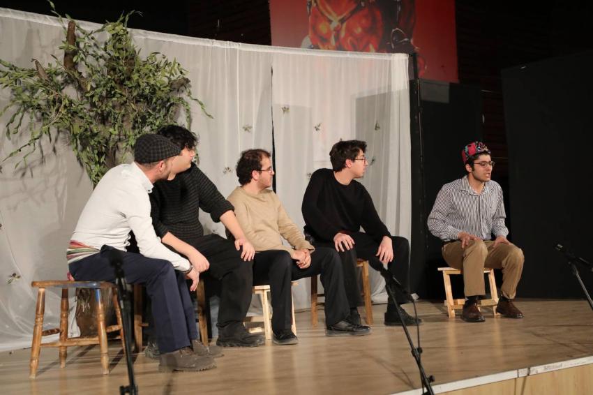 EDREMİT’TE SARIKIZ EFSANESİ MÜZİKLİ TİYATRO İLE SAHNELENDİ