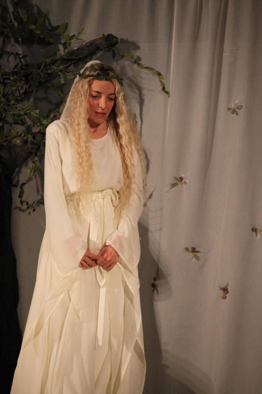 EDREMİT’TE SARIKIZ EFSANESİ MÜZİKLİ TİYATRO İLE SAHNELENDİ