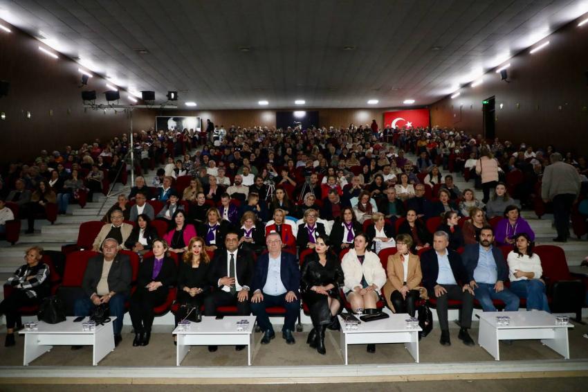 EDREMİT’TE SARIKIZ EFSANESİ MÜZİKLİ TİYATRO İLE SAHNELENDİ