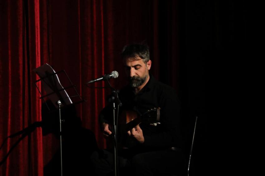 EDREMİT’TE SARIKIZ EFSANESİ MÜZİKLİ TİYATRO İLE SAHNELENDİ