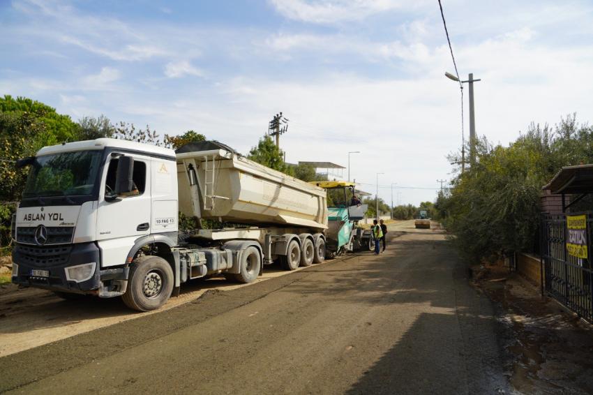 EDREMİT’TE YOL ÇALIŞMALARINA HIZ VERİLDİ