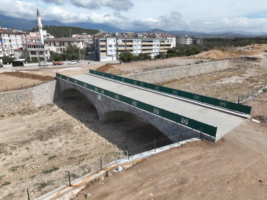 EDREMİT’TE YOL ÇALIŞMALARINA HIZ VERİLDİ