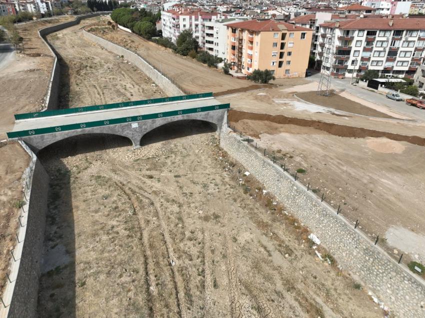 EDREMİT’TE YOL ÇALIŞMALARINA HIZ VERİLDİ