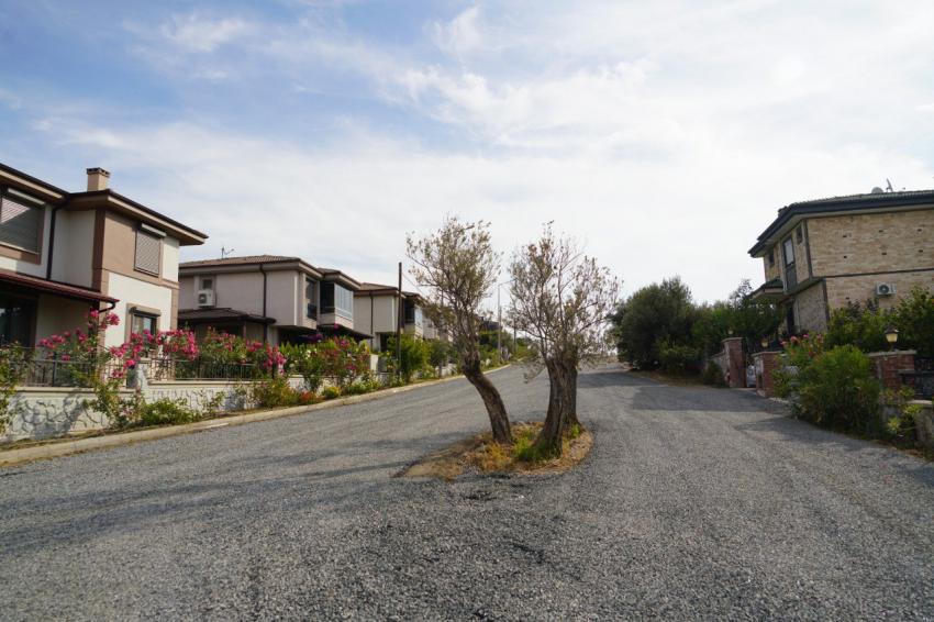 EDREMİT’TE YOL ÇALIŞMALARINA HIZ VERİLDİ