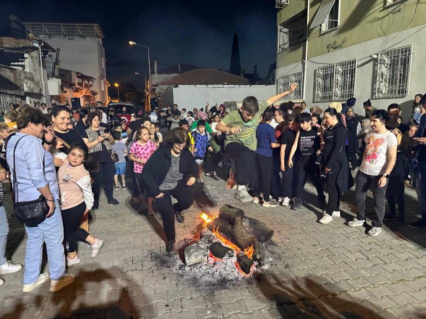 EDREMİT’TE HIDRELLEZ ŞENLİĞİ COŞKUSU YAŞANDI