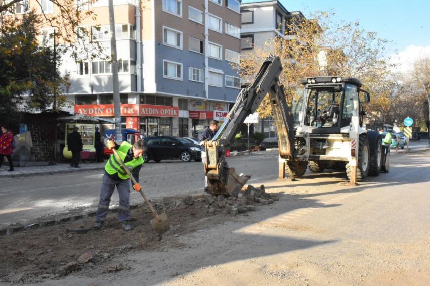 EDREMİT BELEDİYESİ YOL SEFERBERLİĞİ BAŞLATTI