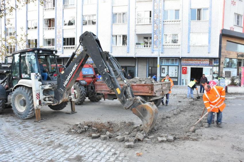 EDREMİT BELEDİYESİ YOL SEFERBERLİĞİ BAŞLATTI