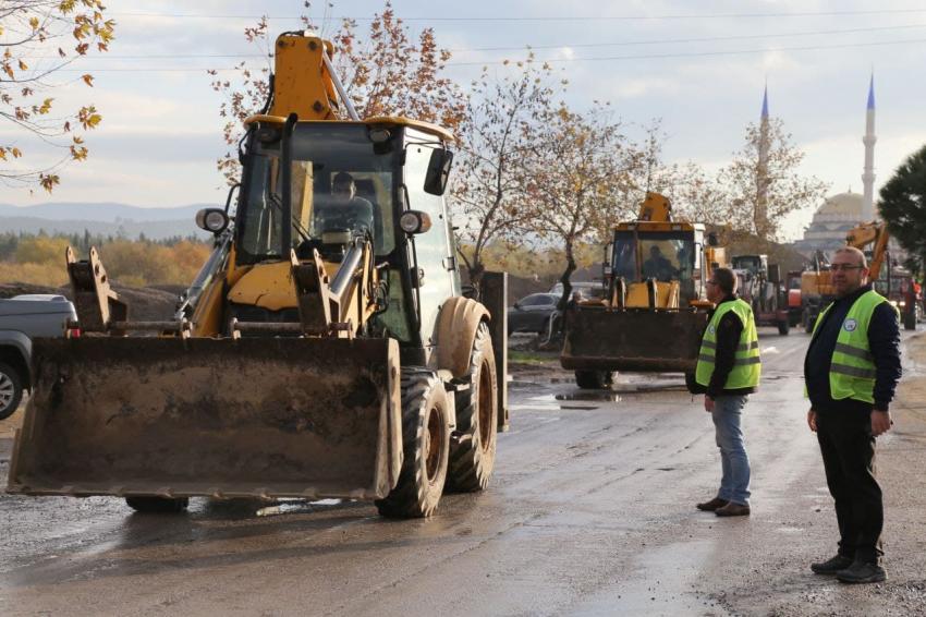 EDREMİT BELEDİYESİ YOL SEFERBERLİĞİ BAŞLATTI
