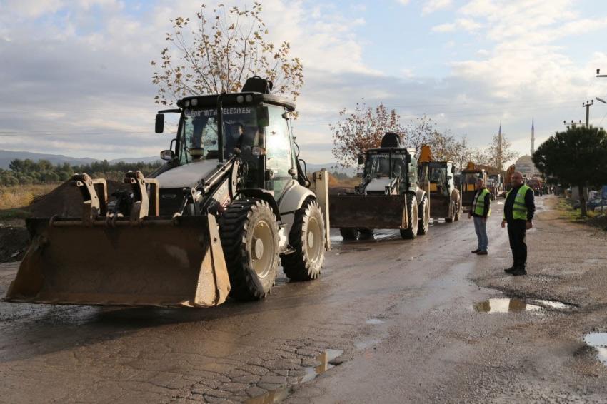 EDREMİT BELEDİYESİ YOL SEFERBERLİĞİ BAŞLATTI