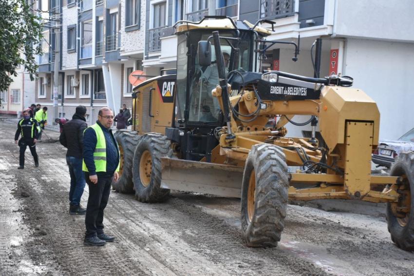 EDREMİT BELEDİYESİ YOL SEFERBERLİĞİ BAŞLATTI