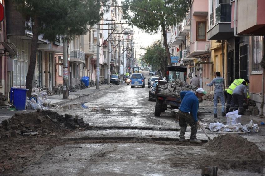 EDREMİT BELEDİYESİ YOL SEFERBERLİĞİ BAŞLATTI