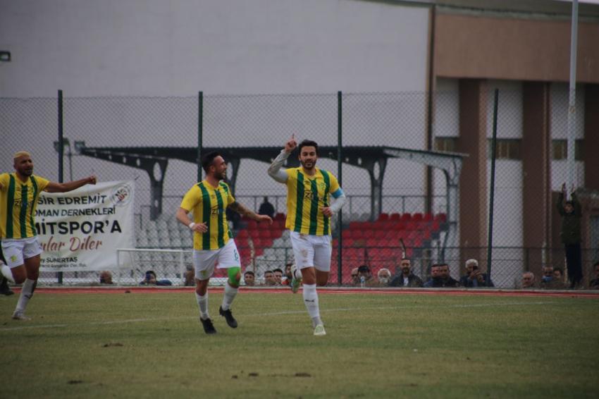 EDREMİTSPOR ŞAMPİYONLUĞA KOŞUYOR