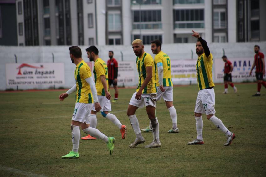 EDREMİTSPOR ŞAMPİYONLUĞA KOŞUYOR