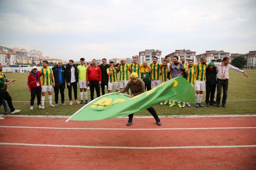 EDREMİTSPOR ŞAMPİYONLUĞA KOŞUYOR