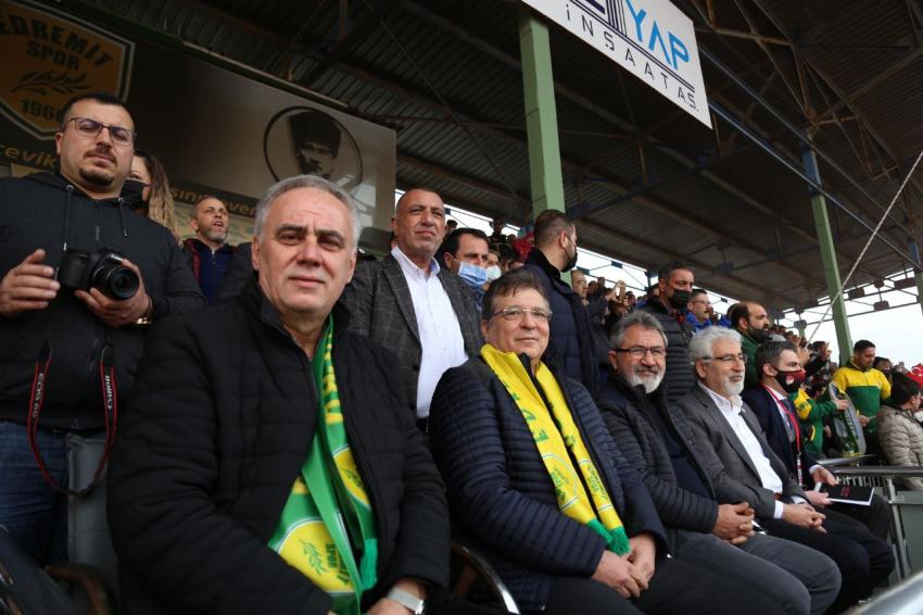 EDREMİTSPOR ŞAMPİYONLUĞA KOŞUYOR