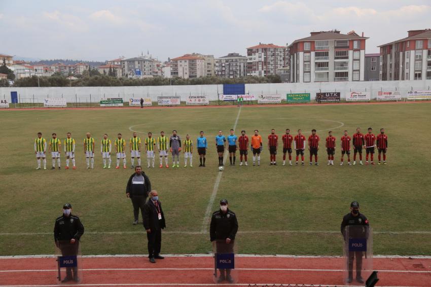 EDREMİTSPOR ŞAMPİYONLUĞA KOŞUYOR