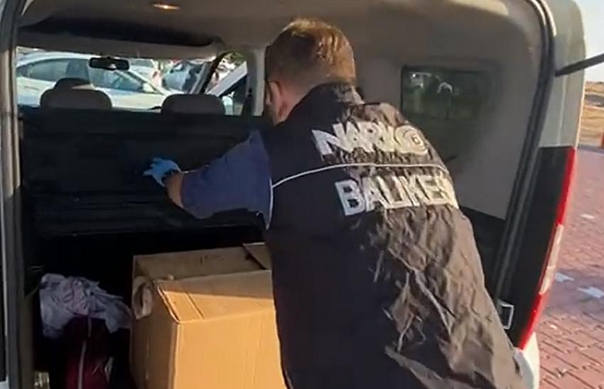 AYVALIK’TA NARKOTİK POLİSİNDEN ZEHİR TACİRLERİNE CİDDİ BİR DARBE DAHA…