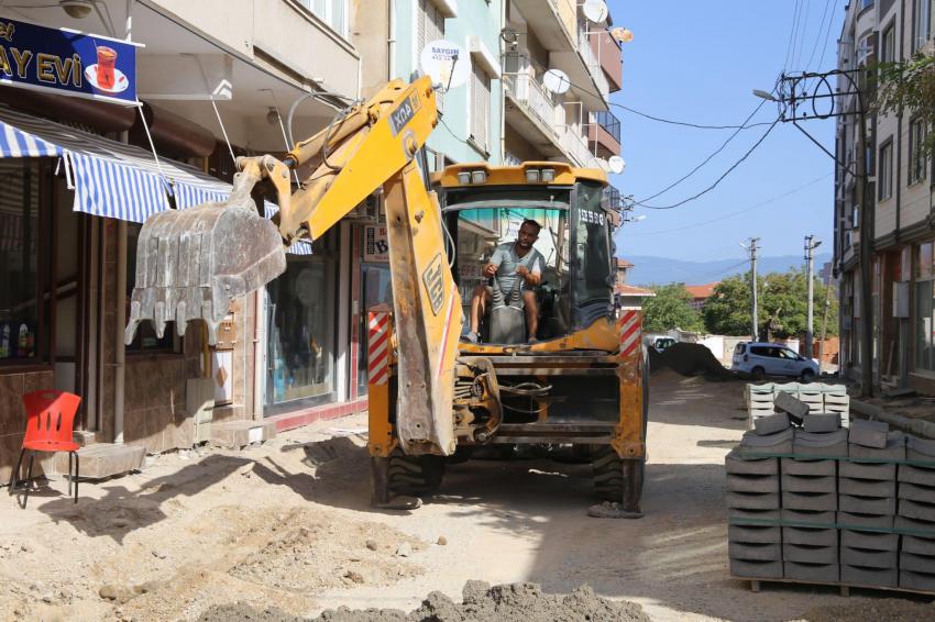BURHANİYE BELEDİYESİ FEN İŞLERİ MÜDÜRLÜĞÜ EKİPLERİ ARALIKSIZ ÇALIŞMAYA DEVAM EDİYOR