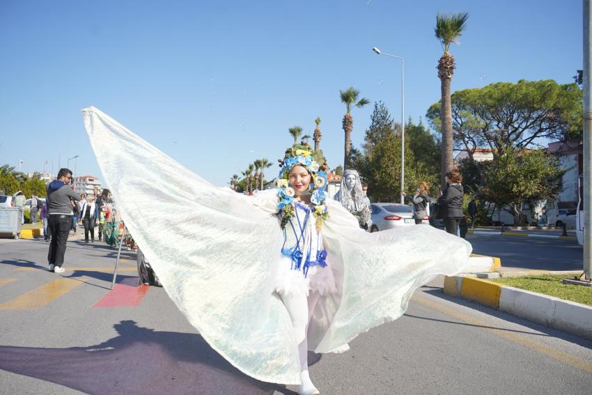 FESTİVALE RENK KATANLAR