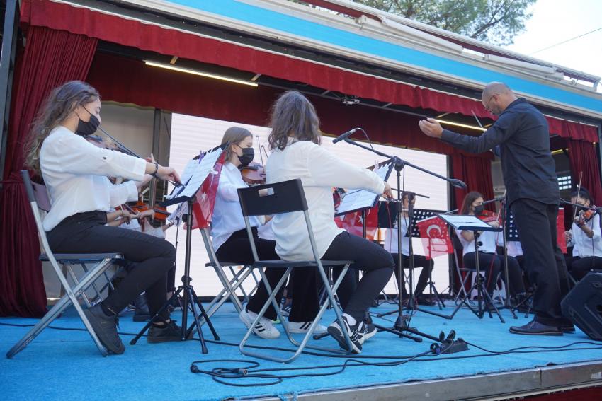 FESTİVALE RENK KATANLAR